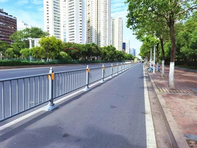 市政道路交通隔离护栏生产厂家 &mdash;&mdash; 守护每一程,安全无界限 一,产品