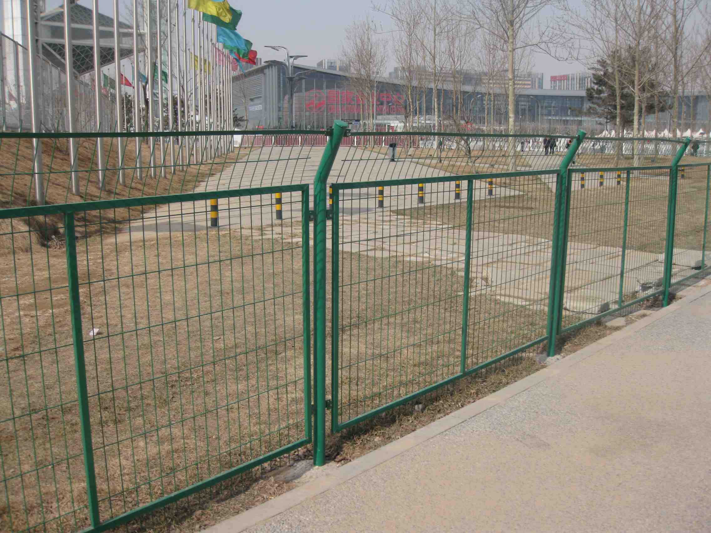 双圈护栏网在施工时的几点注意事项